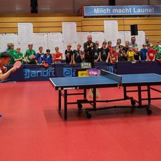 Die Tischtennis-Profis Key Stumper und Borger Haug beim Schaukampf