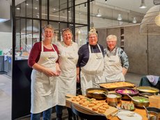 v.l.n.r.:  Team BLAU - Jutta Horsink ( Landköchin), Hildegard Hansmann-Machula (Landköchin), Ruth Proir-Dresemann (Tafel Gütersloh), Marianne Giese (Tafel Gütersloh)