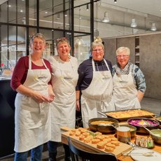v.l.n.r.:  Team BLAU - Jutta Horsink ( Landköchin), Hildegard Hansmann-Machula (Landköchin), Ruth Proir-Dresemann (Tafel Gütersloh), Marianne Giese (Tafel Gütersloh)