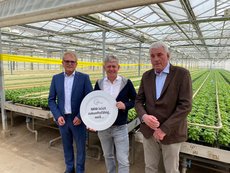 Kampagneneröffnung NRW is(s)t zukunftsfähig  mit Landwirt Robert Dreesen von der Frische Kräuter Gmbh & Co. KG und den beiden Vorstandsmitgliedern von Ernährung-NRW e.V. Andres Heinz (links) und Franz-Josef Dikopp (rechts)