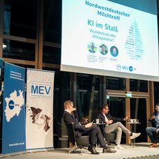 Podiumsdiskussion auf dem Nordwestdeutschen Milchtreff 2024 in Berlin