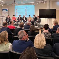 Mitglieder der Podiumsdiskussion beim EU-Milchgipfel