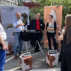 „Die Rolle der Künstlichen Intelligenz im modernen Journalismus wird ihr von uns Menschen gegeben.“ Prof. Michael Schwertel, KI-Pionier und Journalist aus Köln in der Diskussion mit Junglandwirtin Isabelle Hielscher bei der Journalistentagung Besser Online am 16.09.23 in Wuppertal.