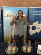 Bas de Groot, weltweit erster Milchsommelier, testet verschiedenen Milchsorten
