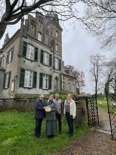 Gruppenfoto vor Gut Hogefeld