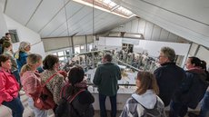Blich von oben in das Melkkarussel bei Meuwissen