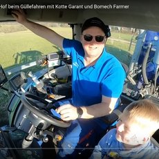 Basti Bützler in seinem Trecker