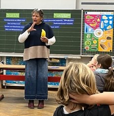Hille Hansmann-Machula im Unterricht zum Fitmacher-Frühstück