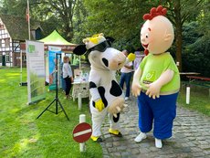 Maskottchen Kuh Lotte trifft Maskottchen meinEi