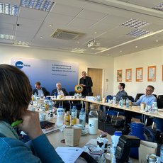 Blick auf die Sprechergruppe bei der Jahrespresskonferenz der LV Milch
