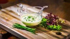 Salatdressing mit Joghurt und Kräutern