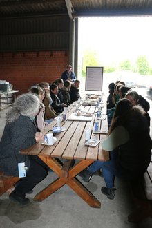 Abschlussgespräche bei der Lehrerfortbildung auf dem Milchhof Billman