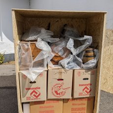 Stapelbare Kisten für den Transport der Sammlung von Milch & Kultur