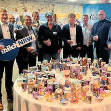 Referenten und Ehrengäste beim Forum Milch NRW 2025. V.l.n.r.: Henner Braach, Benedikt Langemeyer, Martin Dahlmann, Erich Gussen, Christoph Billmann, Doc Esser, Matthias Schulze Steinmann, Weert Baack, Markus Hübers, Hans Stöcker, Dr. Rudolf Schmidt