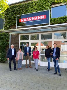 Sternekoch Björn Freitag kulinarisch Aktion mit Hans Stöcker, Rheinischer Vorsitzender der LV Milch NRW, Benedikt Langemeyer, Vorsitzender Ausschuss Öffentlichkeitsarbeit der LV Milch NRW und Claus Naarmann, Geschäftsführer der Privatmolkerei Naarmann GmbH (v.l.n.r.).