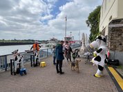 Lotte besucht die Schimanski Gasse