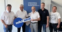 v.l.n.r.: Peter Manderfeld (stellv. Vorsitzender FVM), Hans Stöcker (Rheinischer Vorsitzender Milch NRW), Dr. Rudolf Schmidt (Geschäftsführe Milch NRW), Robert Knops (stellv. Vorsitzender RUW), Stefan Struben (Milchviehhalter und Züchter aus Dahlem-Schmidtheim)