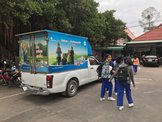 Der Milchwagen auf dem Schulhof in Thailand