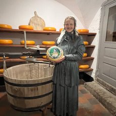 Isabel Schulte-Spechtel im Käsemuseum auf Gut Hogefeld