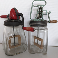 2 Buttergläser für den Hausgebrauch