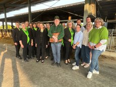 „Kultur im Stall" am 31. Mai 2025 auf dem Hof Engemann mit dem Kabarettisten Udo Reineke und dem Chor ,,Stachelige Landfrauen"