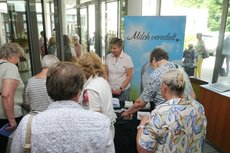 Andrang am Stand der LV Milch am NRW-Osteoporosetag