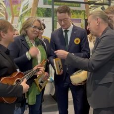 v.l.n.r.: Prof. Dr. Frank Mehring, Cornelia Langreck, Hendrik Wüst, Frank Maurer