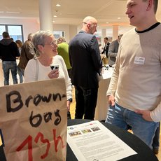 Lockere Gespräche am Stand von Dialog Milch mit Milchbauer Christoph Billmann
