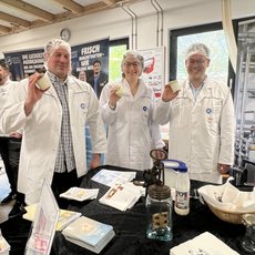 v.l.n.r.:  RLV-Kreisverbandsvorsitzender Christoph Tenhaef, Wirtschaftsförderin Laura Bürkert und Bürgermeister der Gemeinde Grefrath Stefan Schumeckers