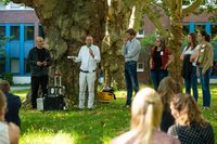 Open mind open air – Werner Hinse, Direktion des Journalistenzentrums Herne (Mitte), freut sich über das tolle Angebot von DIALOG MILCH zum Austausch über den Tellerrand und heißt Gäste und Kursteilnehmer/innen herzlich Willkommen