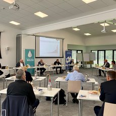 Corona-gerechte Halbjahrespressekonferenz der LV Milch NRW 2021 bei der DEULA in Kempen - teils in Präsens, teils digital