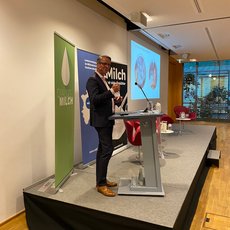 Stephan Lützenkirchen als Referent bei Dialog Milch