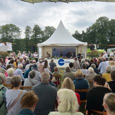 Blick auf das Veranstaltungsgelände und die Kochshow