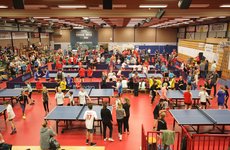 Wettkämpfe der Schulmannschaften im Milchcup, dem Tisstennis-Rundlauf-Turnier