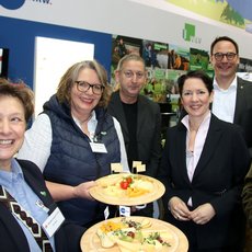 Silke Gorißen, Ministerin für Landwirtschaft und Verbraucherschutz des Landes Nordrhein-Westfalen zu Besuch am Stand von Milch NRW.