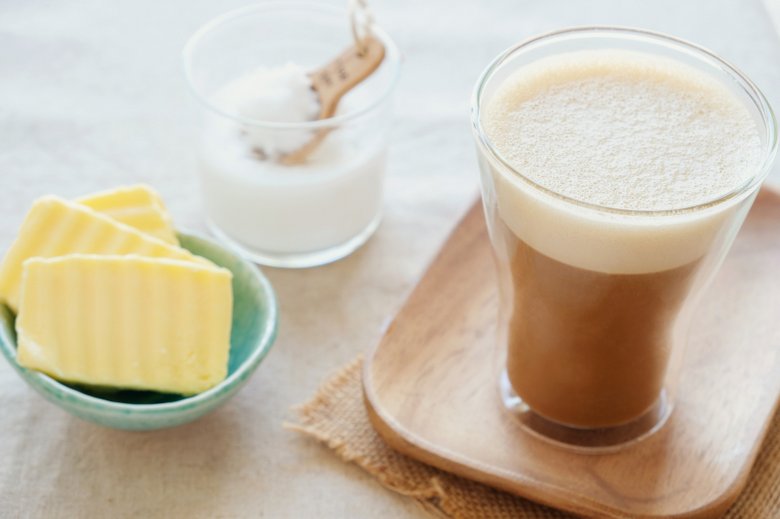 Milchkaffee mit Butter