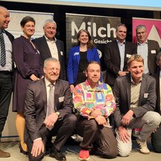 Gruppenbild der Veranstalter und Sponsoren mit Referent vom Nordwestdeutschen Milchtreff 2026