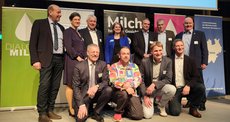 Gruppenbild der Veranstalter und Sponsoren mit Referent vom Nordwestdeutschen Milchtreff 2026