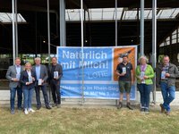 v.l.n.r.: Johannes Brünker, Dr. Bernadette Ditges, beide Kreisbauernschaft Bonn/Rhein-Sieg, Hans Stöcker, Vors. LV Milch, Frank Maurer, stellv.Geschäftsf. LV Milch., Landwirt Marcel Andree, Beate Löbach-Neff, Rhein. Landfrauenverb. u. Landwirt Dietmar Tüschenbönner