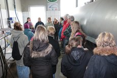 Hofrundgang bei Raffelsieper - bei den Milchtanks