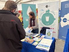 Beratungsgespräche am Stand der LV Milch