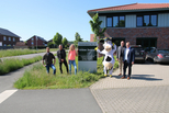 Lotte besucht das Grüne Zentrum: vlnr. Marc Kruempel, Frank Maurer, Lea Post, Franz-Georg Koers und Albert Rohlmann