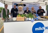 Abschlussfoto mit Lotte, v.l.: Günter Maas, Markus Hedderich, Lotte, Jutta Kuhles, Julia Jacob und Björn Freitag