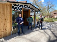 Milchbauer Matthias, IGW Show-Koch Dennis Gasper und Kameramann Tobias Martin beim ersten Video-Dreh der Kooperation #AusGutemGrundAusNRW