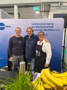 Die Akteure der Kochbühne am Stand der LV Milch auf der Messe Mode, Heim und Handwerk 2023