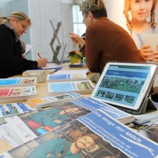 Materialien für Schule und Kindergarten auf dem Stand der LV Milch bei der Didacta 2024