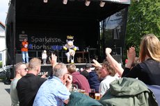 Lottes Bewegungsübungen auf der Bühne in Recklinghausen