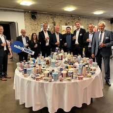 Im Bild 1 von links nach rechts: Patrick Liste (Wochenblatt), Dr. Rudolf Schmidt (LV Milch NRW), Inken Christoph-Schulz (Thünen-Institut), Jens Lönneker (rheingold salon), Bernhard Burdick Verbraucherzentrale NRW), Matthias Schulte-Althoff Milchbauer, Benedikt Langemeyer (Vorstand LV Milch NRW), Joachim Hartung (Ministerium für Landwirtschaft und Verbraucherschutz NRW) und Hans Stöcker (Vorstand LV Milch NRW)