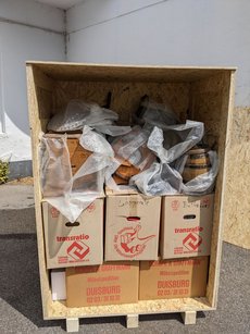 Stapelbare Kisten für den Transport der Sammlung von Milch & Kultur