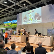 Sahneschlag-Wettbewerb mit NRW Milchmaskottchen Kuh Lotte